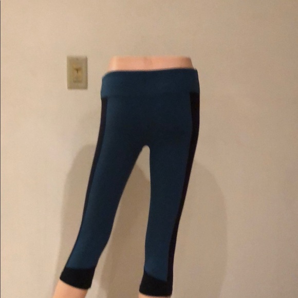 ALO yoga Capri pants - Picture 4 of 4